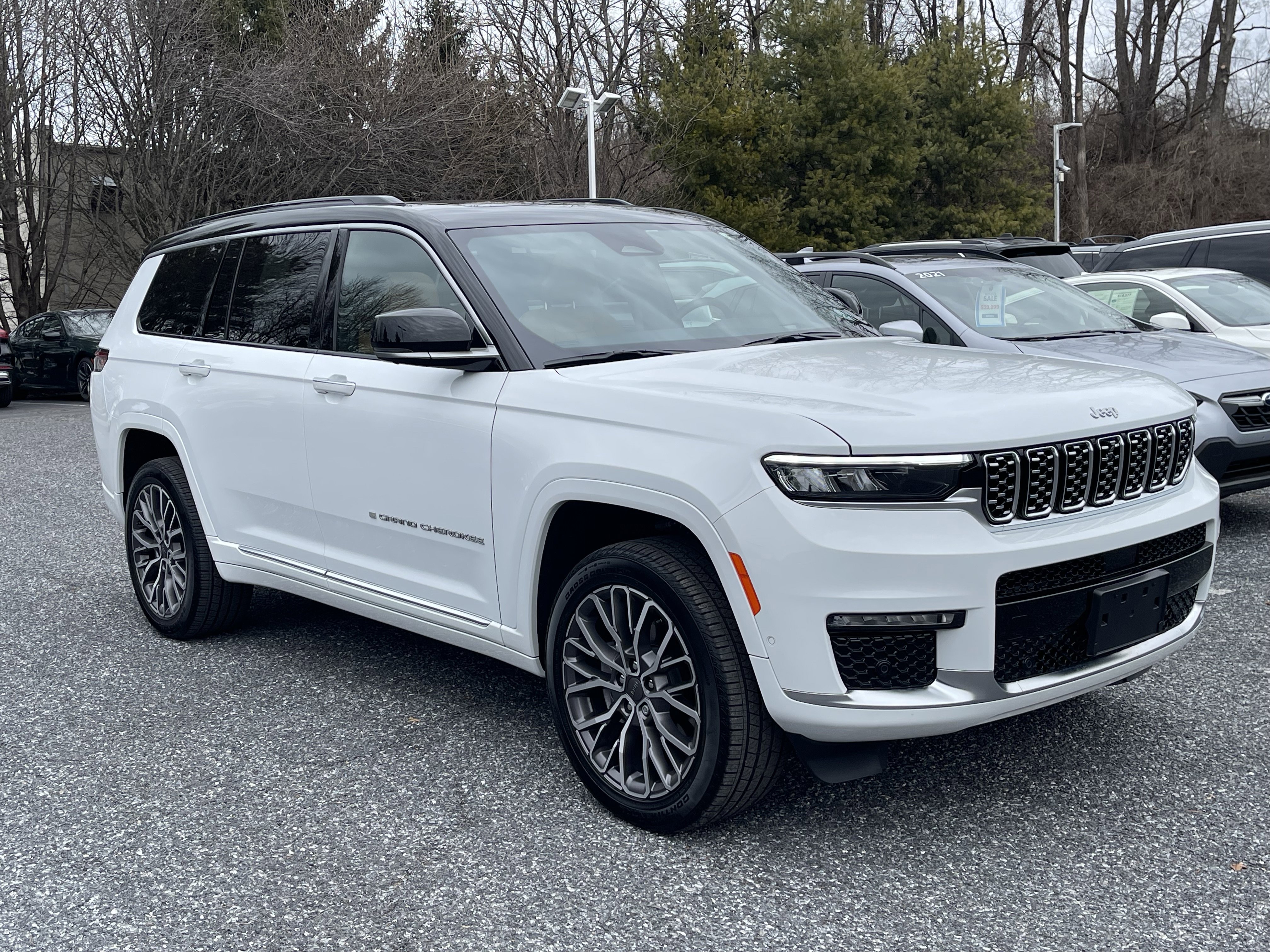 Used 2025 Jeep Grand Cherokee L Summit image 3