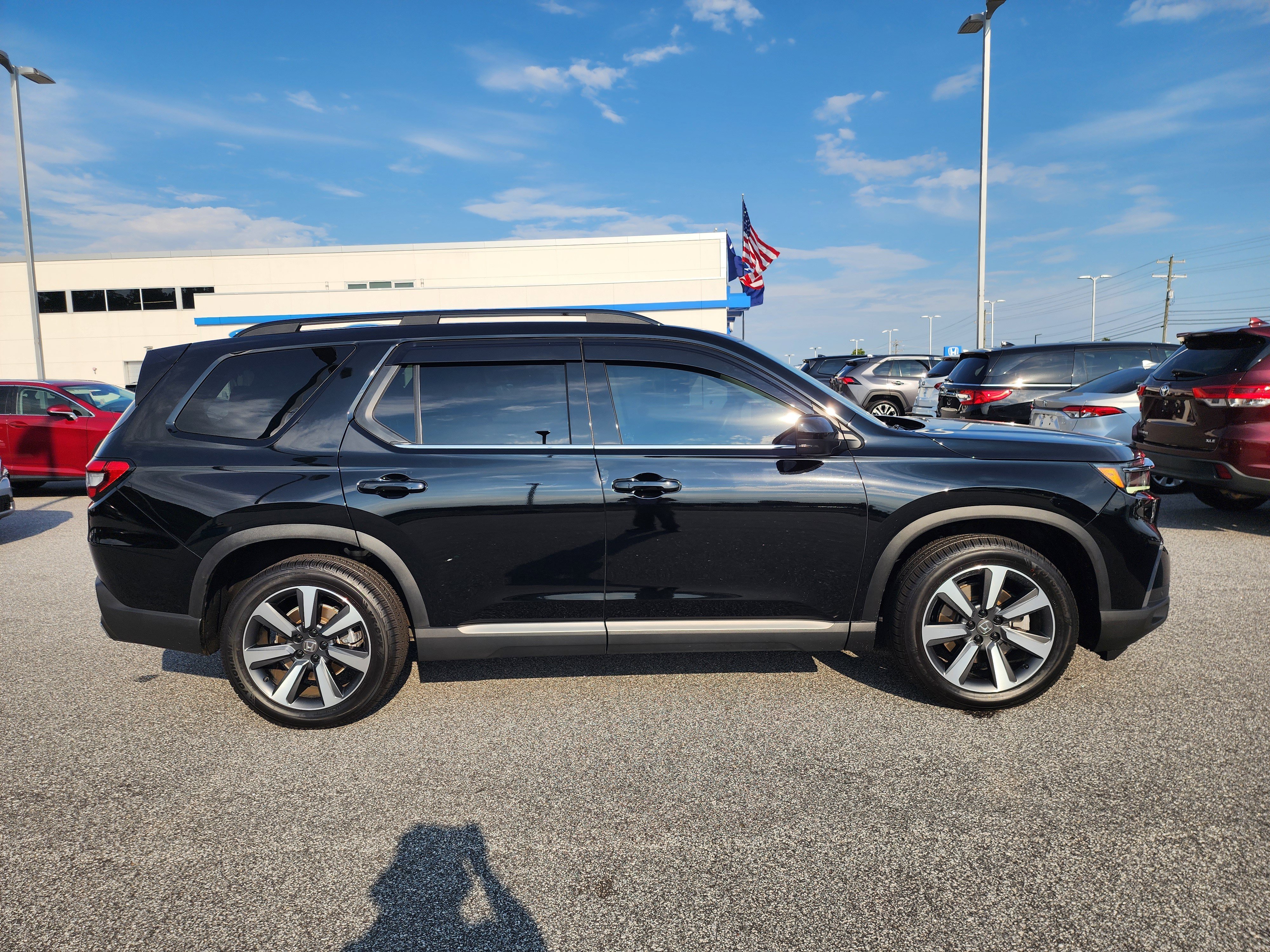 Used 2023 Honda Pilot Touring image 3