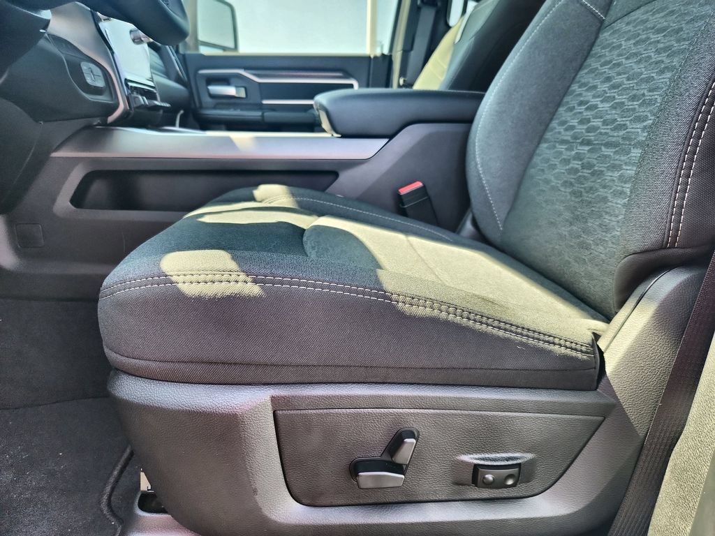 New 2026 RAM 3500 Big Horn AWD/4WD image 11