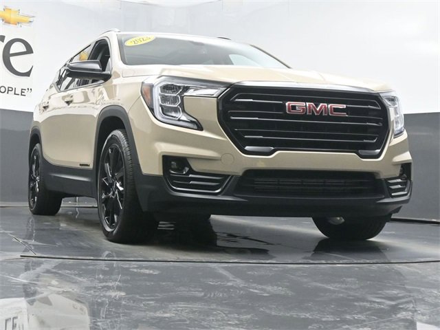 Used 2023 GMC Terrain SLT w/ Elevation Edition image 3