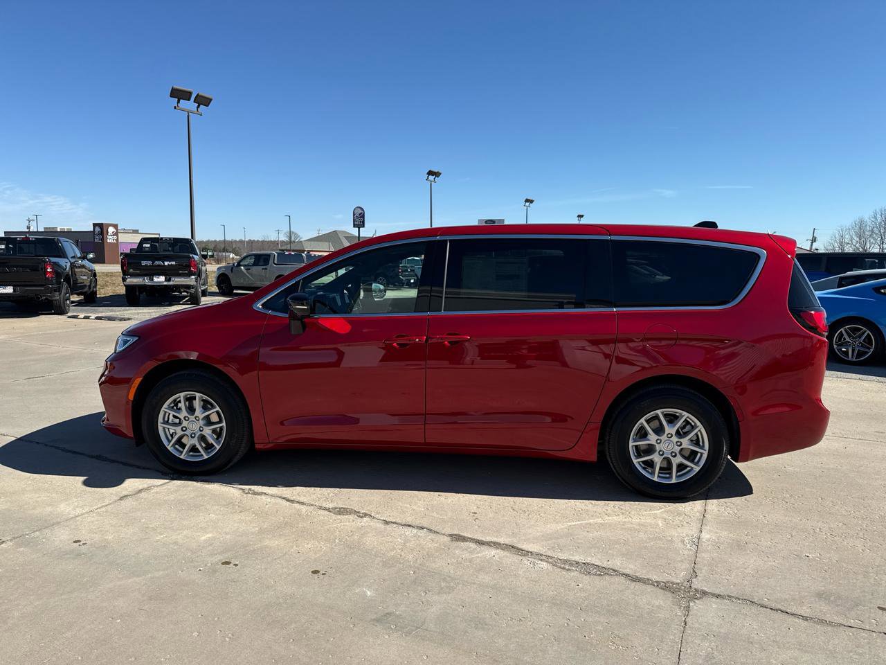 New 2026 Chrysler Pacifica Select image 14