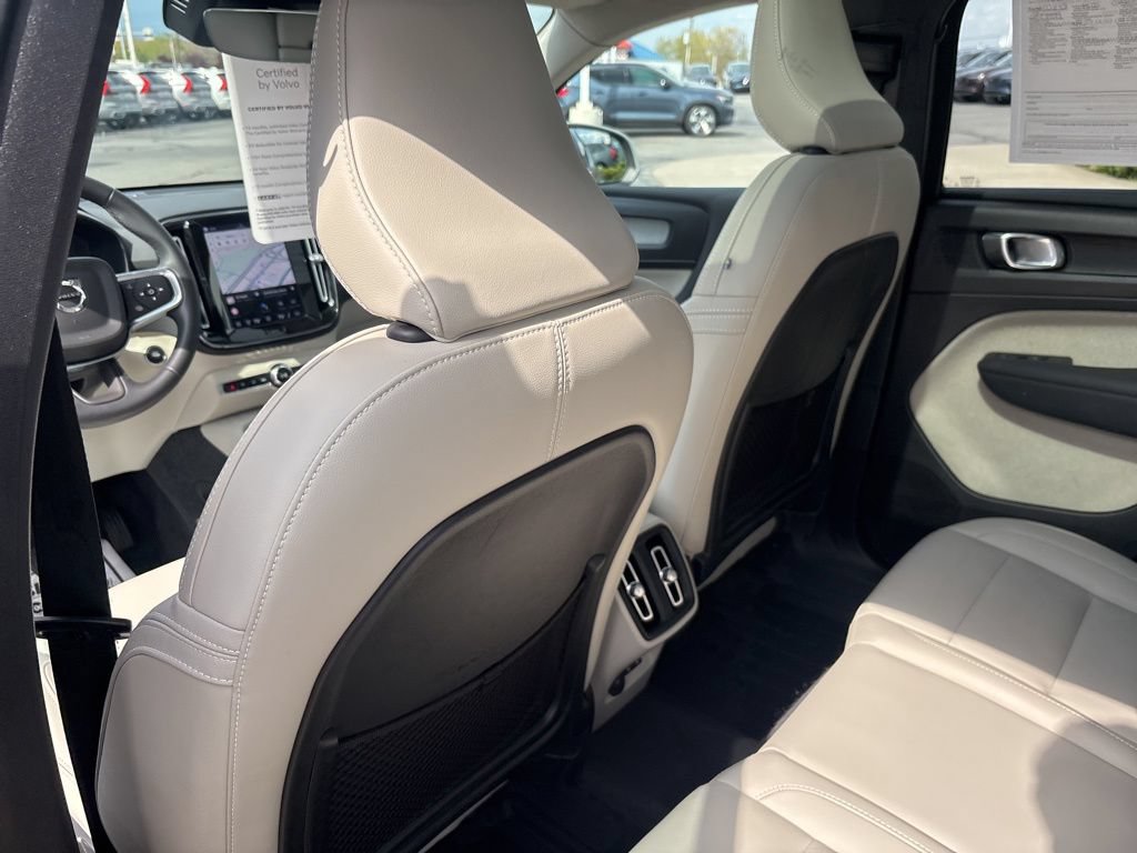 Certified 2024 Volvo XC40 B5 Plus w/ Climate Package AWD/4WD image 39