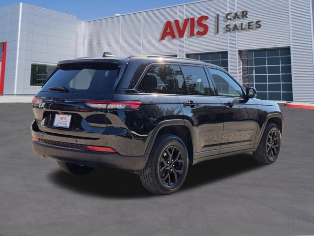 Used 2025 Jeep Grand Cherokee Altitude AWD/4WD image 6
