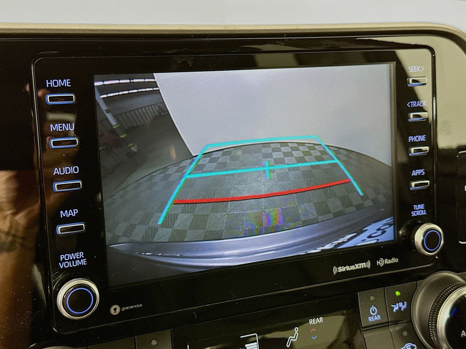 Used 2022 Toyota Highlander XLE AWD/4WD image 15