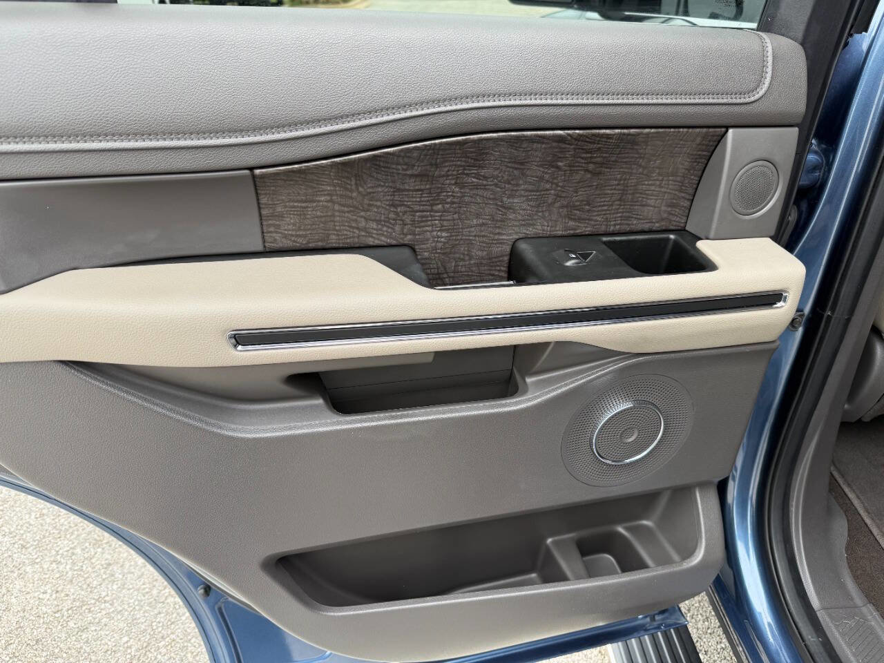 Used 2020 Ford Expedition Limited RWD image 13
