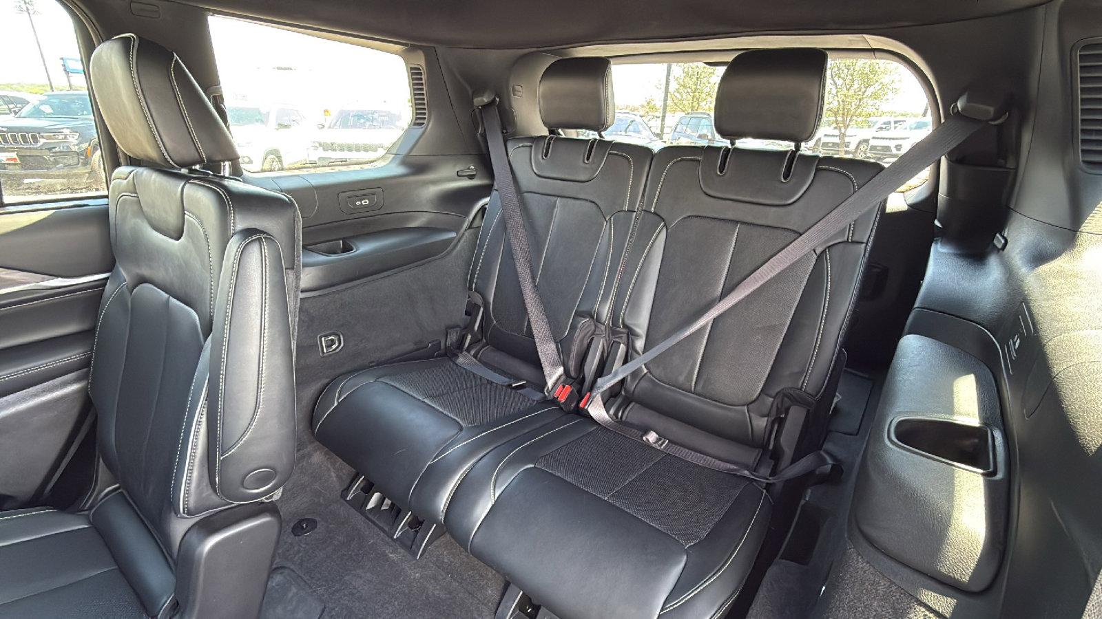 Used 2022 Jeep Grand Cherokee L Overland w/ Luxury Tech Group IV AWD/4WD image 16