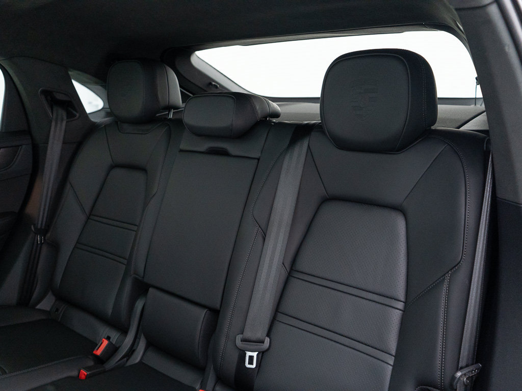 Certified 2026 Porsche Cayenne GTS AWD/4WD image 25