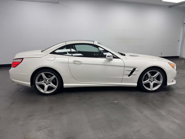 Used 2016 Mercedes-Benz SL 550 w/ Driver Assistance Package image 6