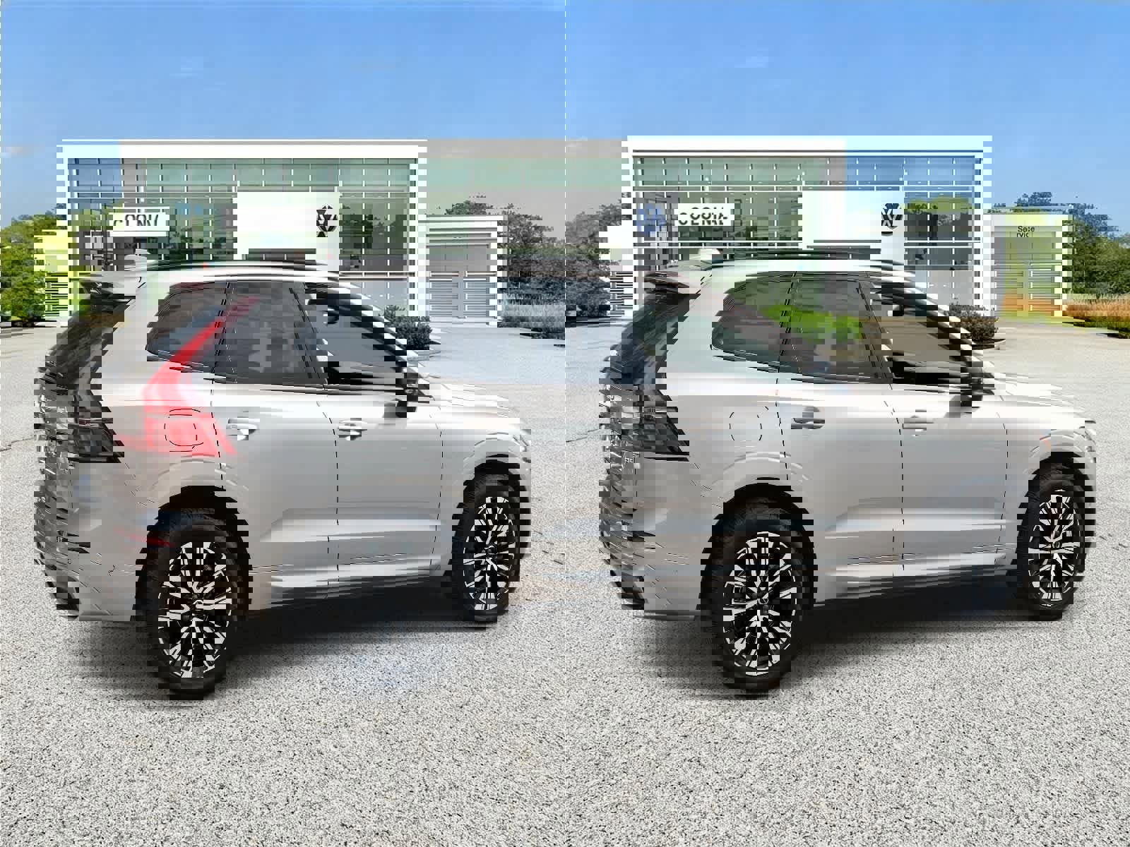 Used 2025 Volvo XC60 B5 Plus image 10