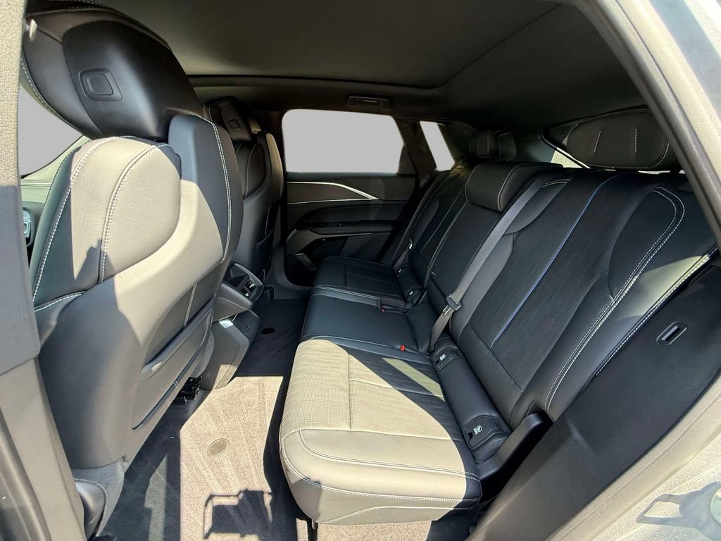 Used 2024 Cadillac Lyriq Luxury AWD/4WD image 19