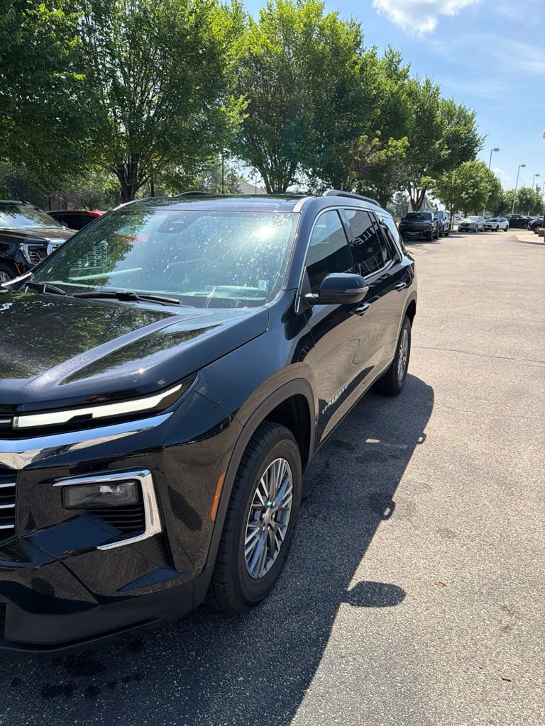 Used 2026 Chevrolet Traverse LT AWD/4WD image 3
