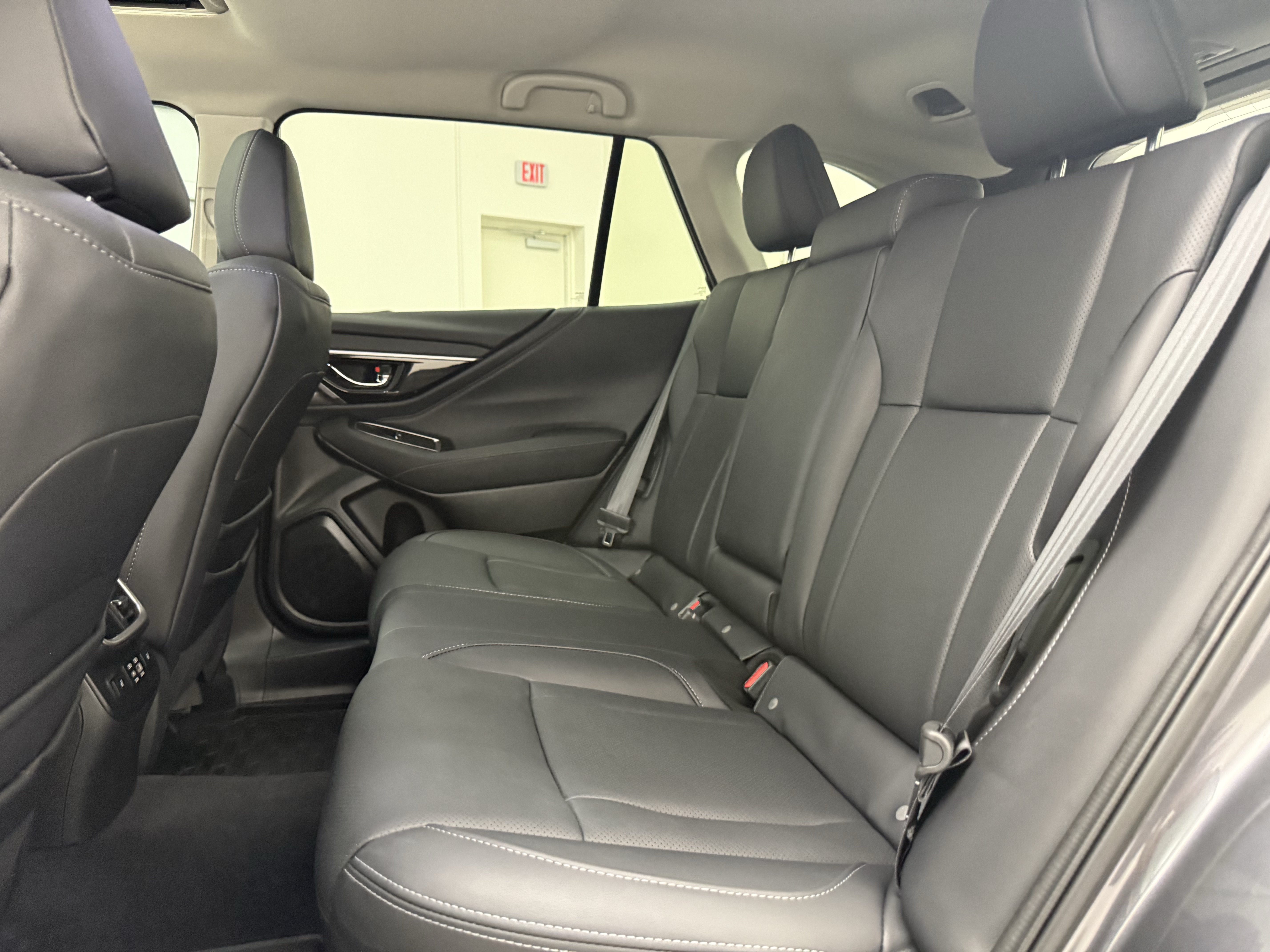 Used 2025 Subaru Outback Touring AWD/4WD image 27