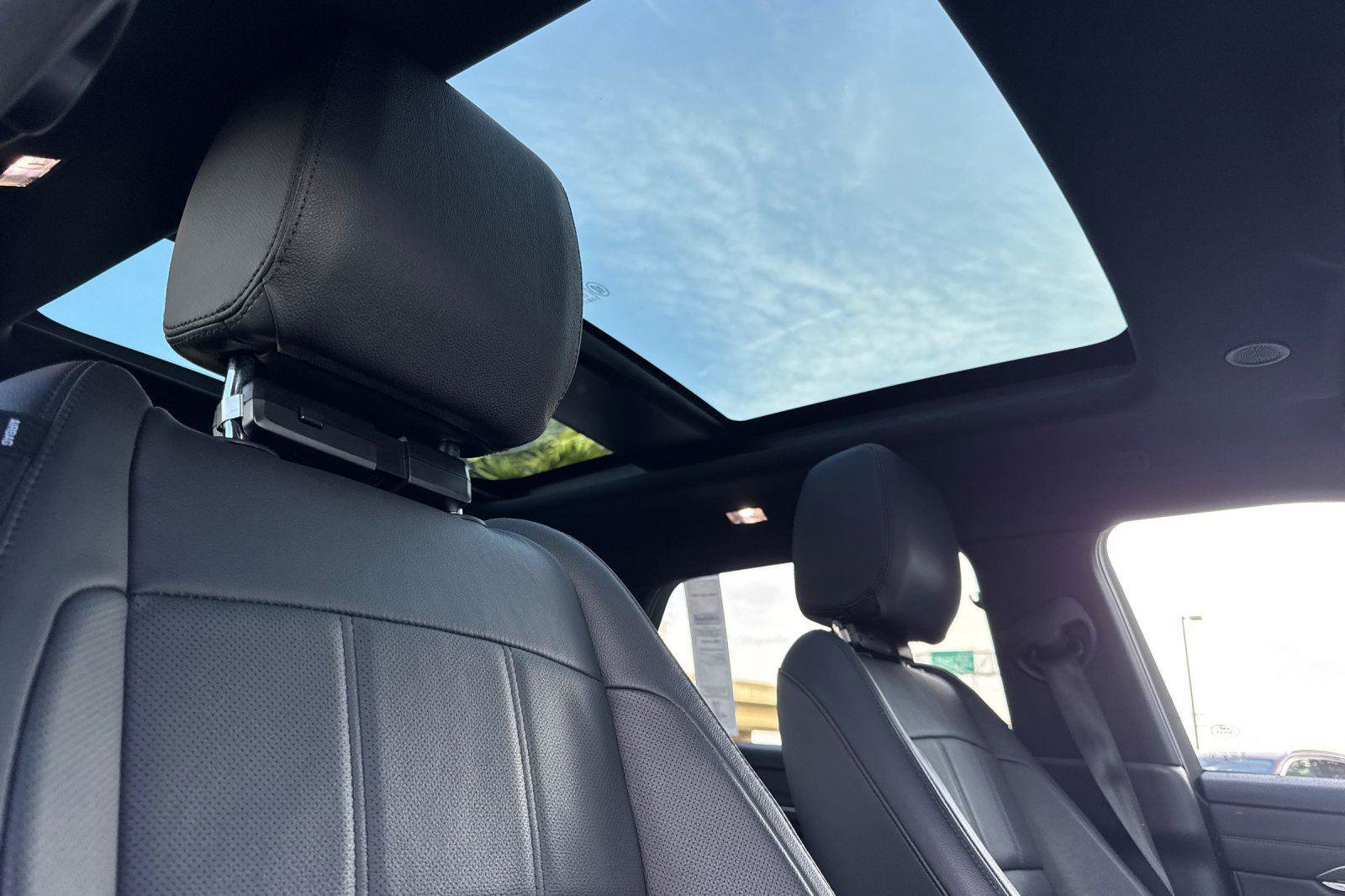 Used 2023 Land Rover Range Rover Evoque R-Dynamic SE image 16