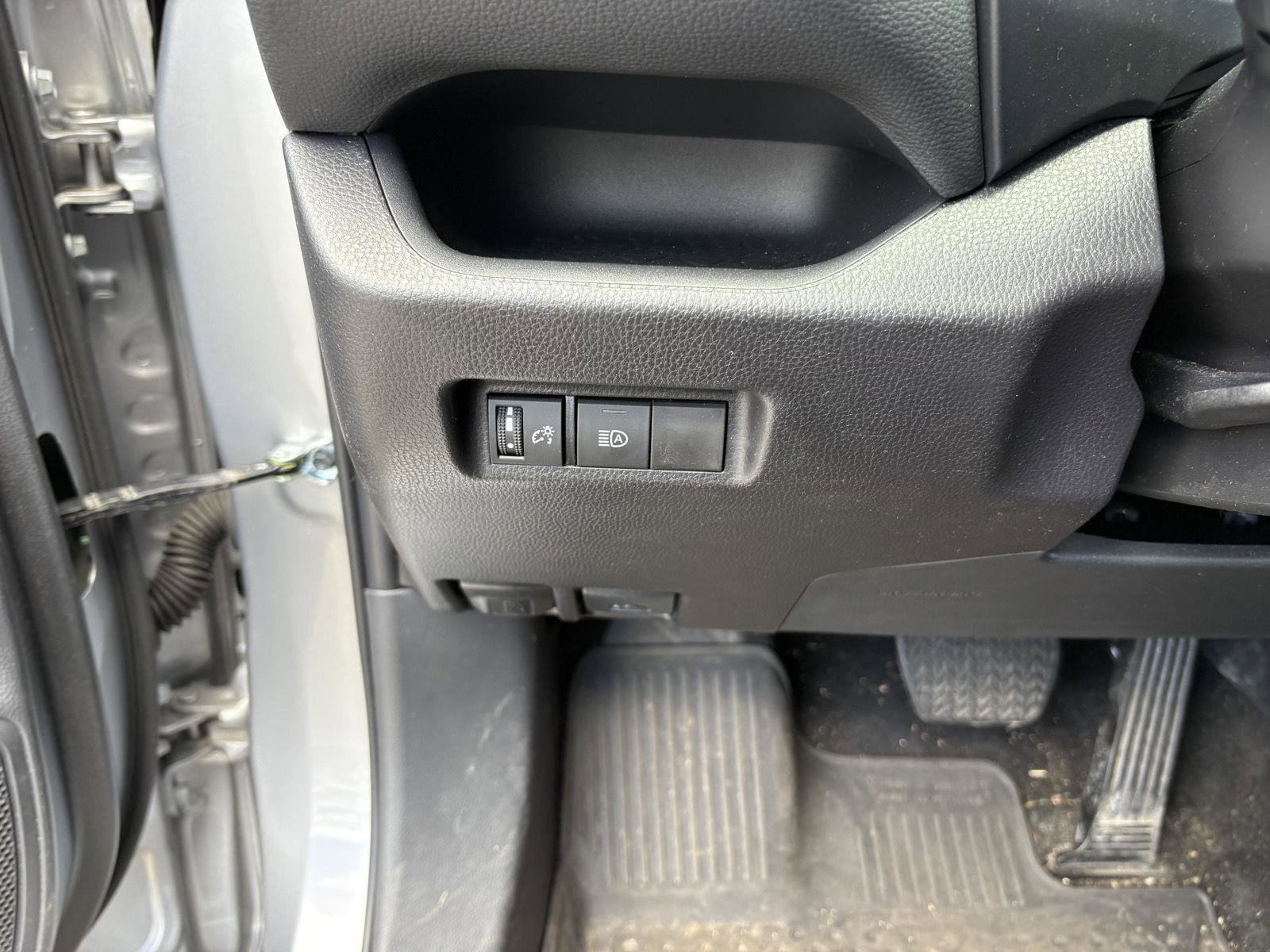 Used 2025 Toyota RAV4 XLE AWD/4WD image 13