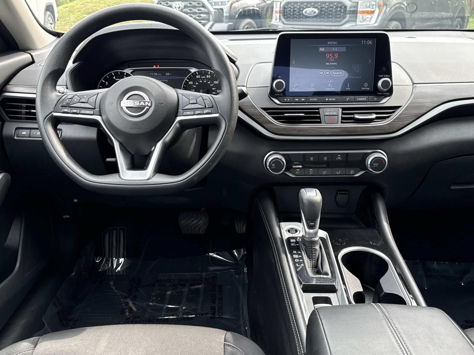 Used 2023 Nissan Altima 2.5 SV AWD/4WD image 8