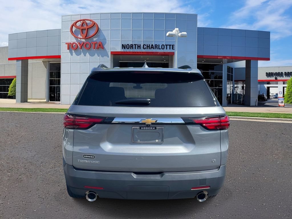 Used 2023 Chevrolet Traverse LT FWD image 7