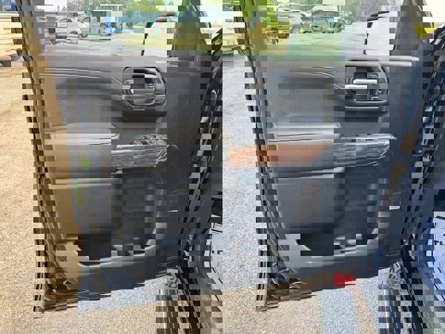 Used 2021 Chevrolet Silverado 1500 High Country w/ Technology Package image 16