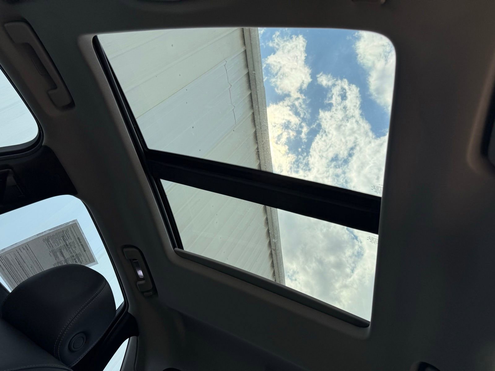 Used 2013 Cadillac XTS Premium image 3