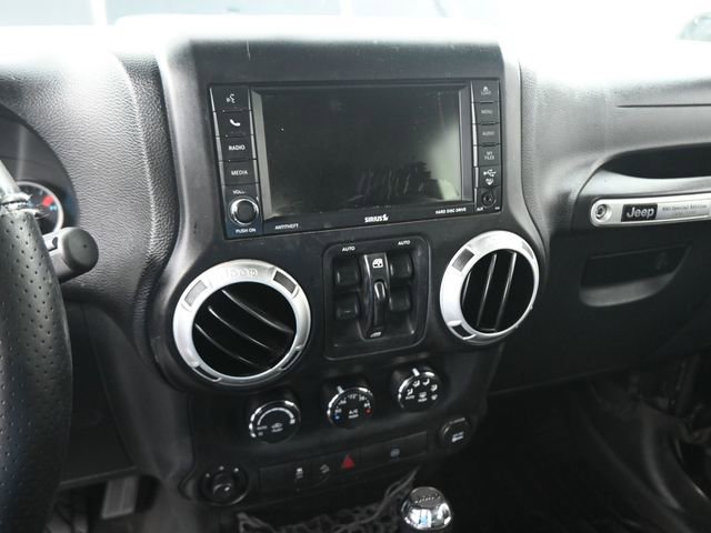 Used 2012 Jeep Wrangler Unlimited Rubicon image 42