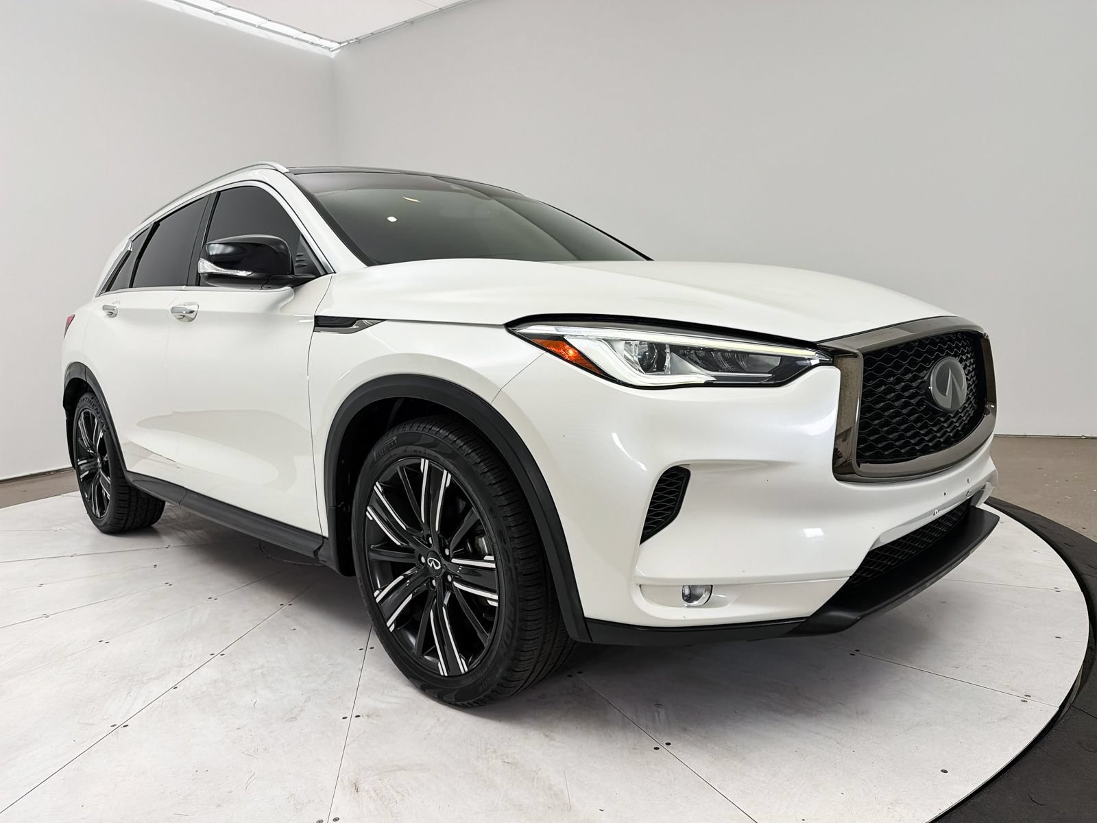 Used 2021 INFINITI QX50 Luxe w/ Appearance Package FWD image 10