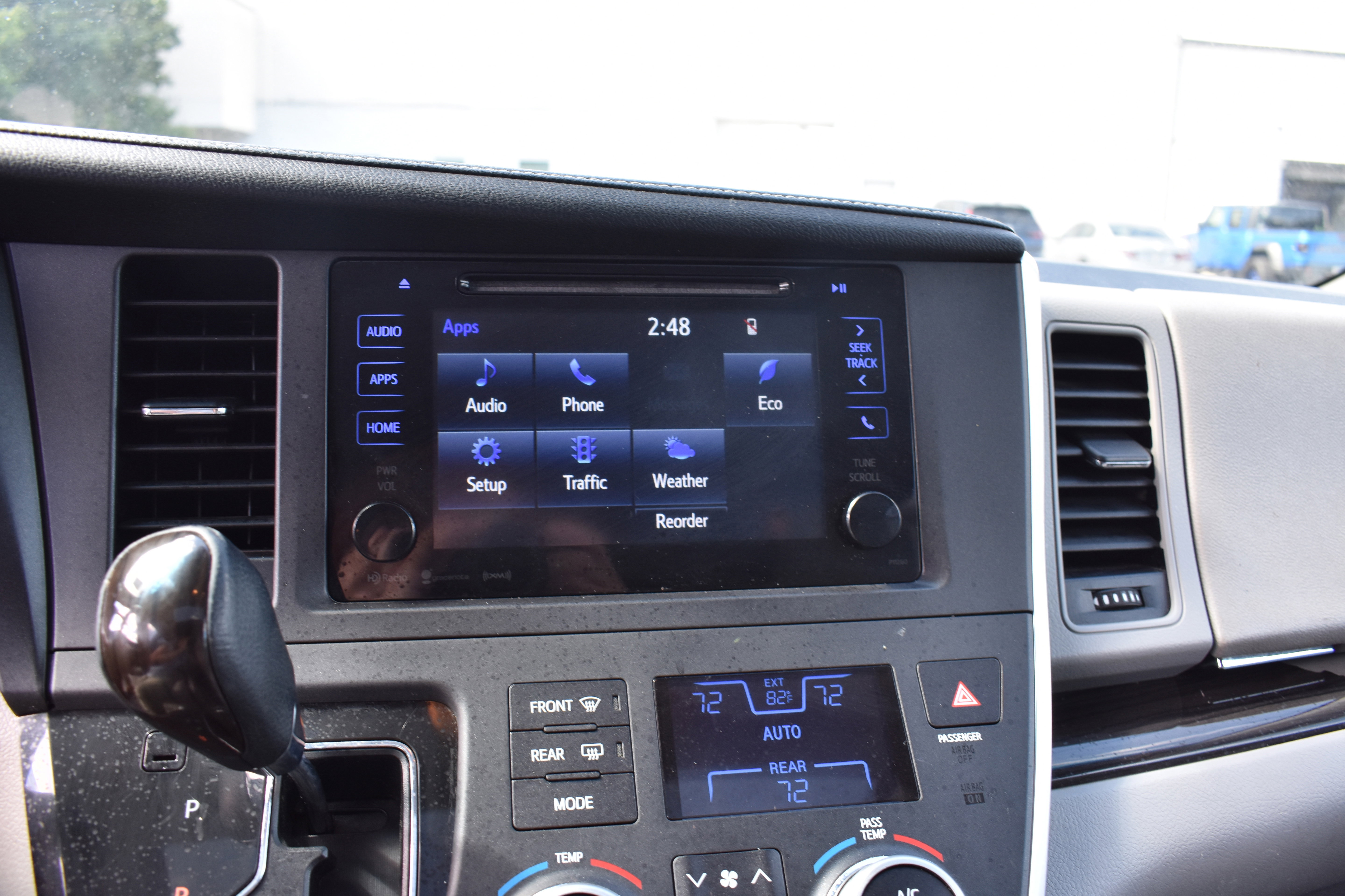 Used 2017 Toyota Sienna L image 18