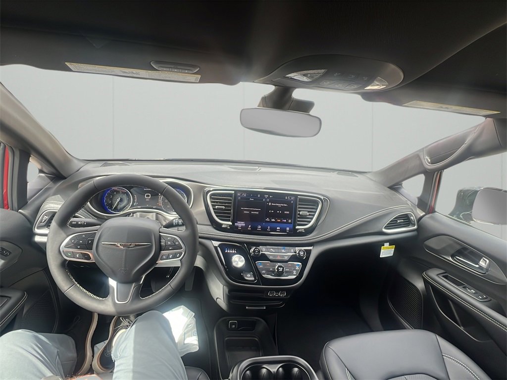 New 2025 Chrysler Pacifica Select image 13