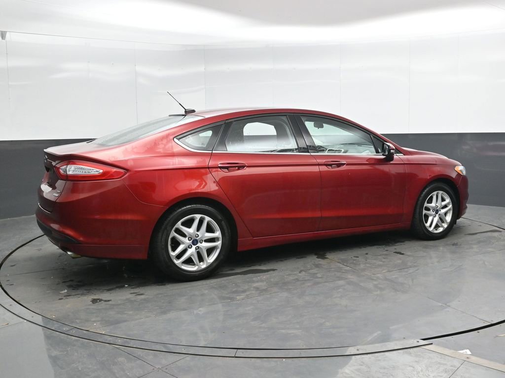 Used 2014 Ford Fusion SE image 2
