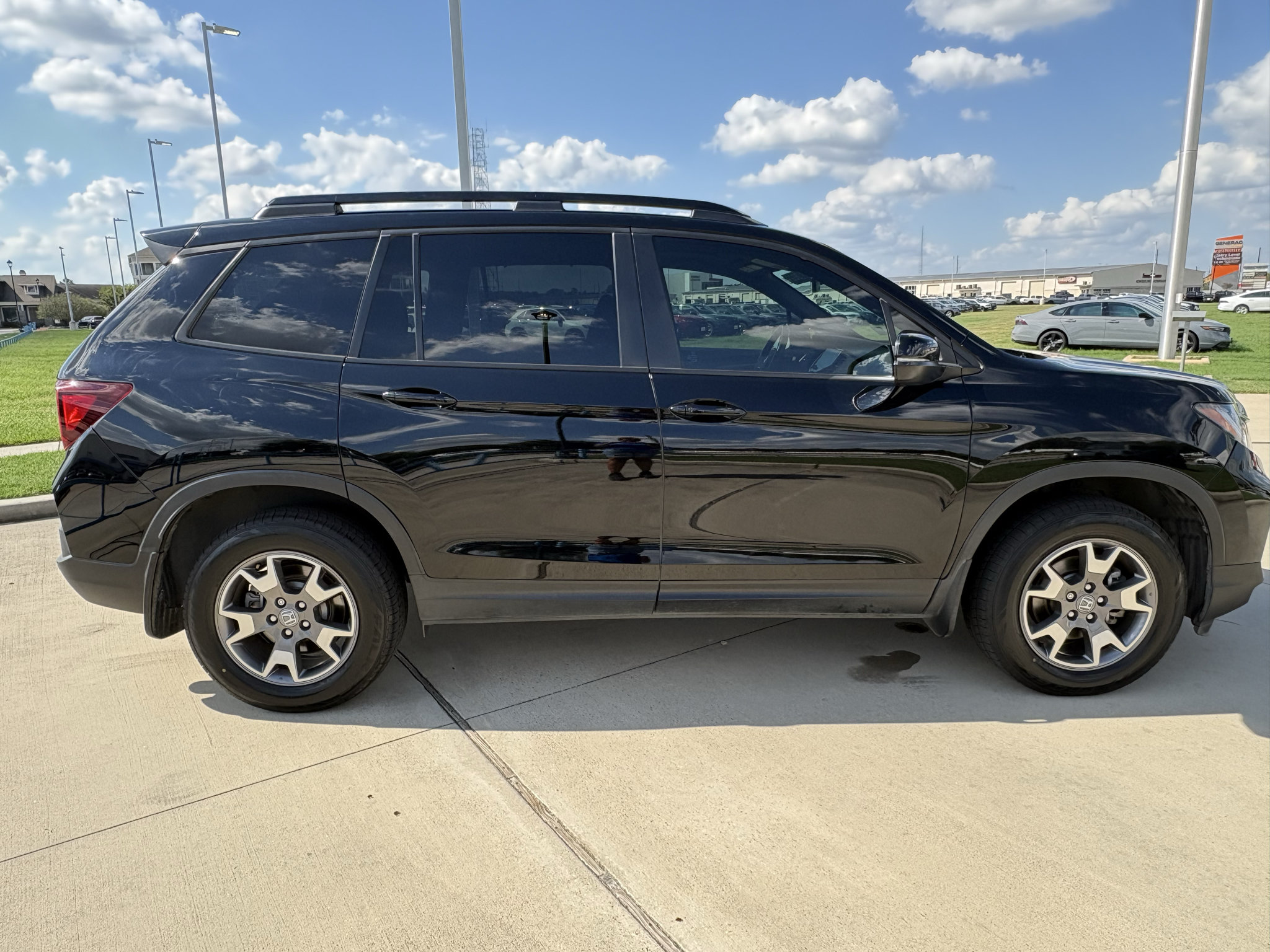Certified 2023 Honda Passport TrailSport image 9