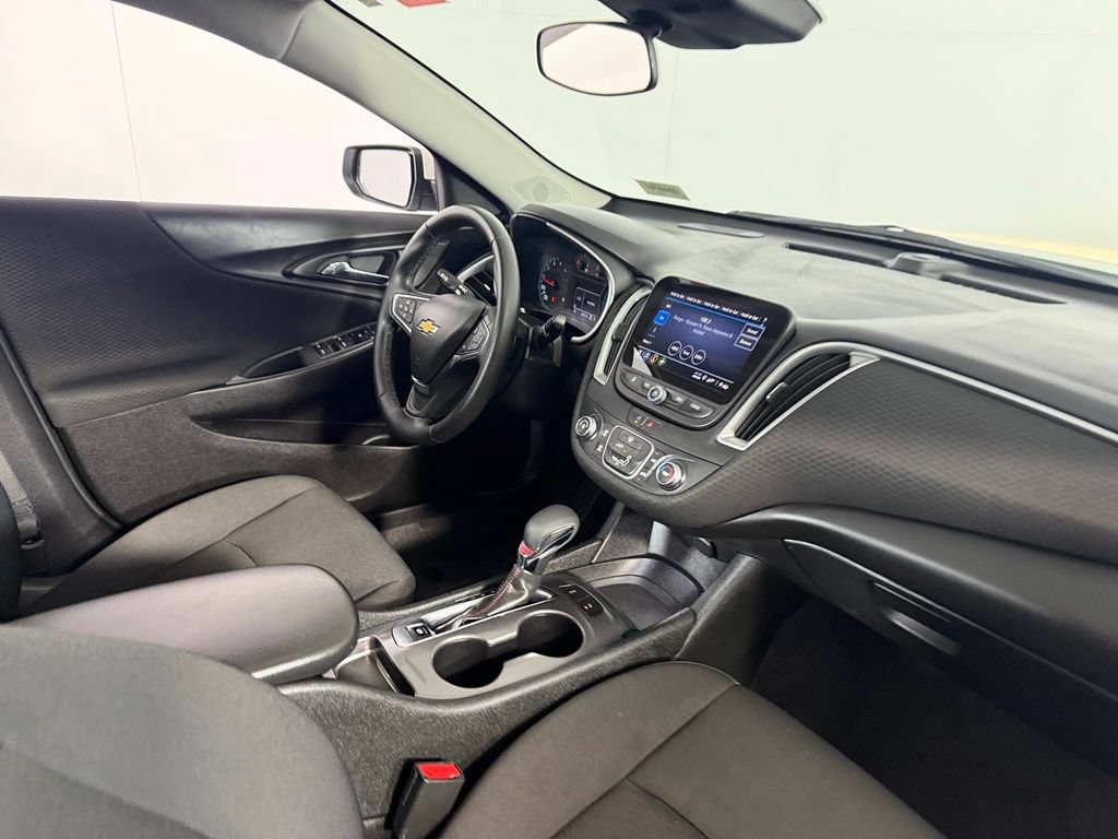 Used 2025 Chevrolet Malibu RS FWD image 31