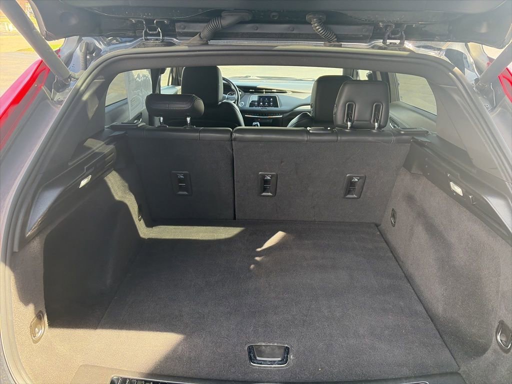 Used 2023 Cadillac XT4 Premium Luxury image 9