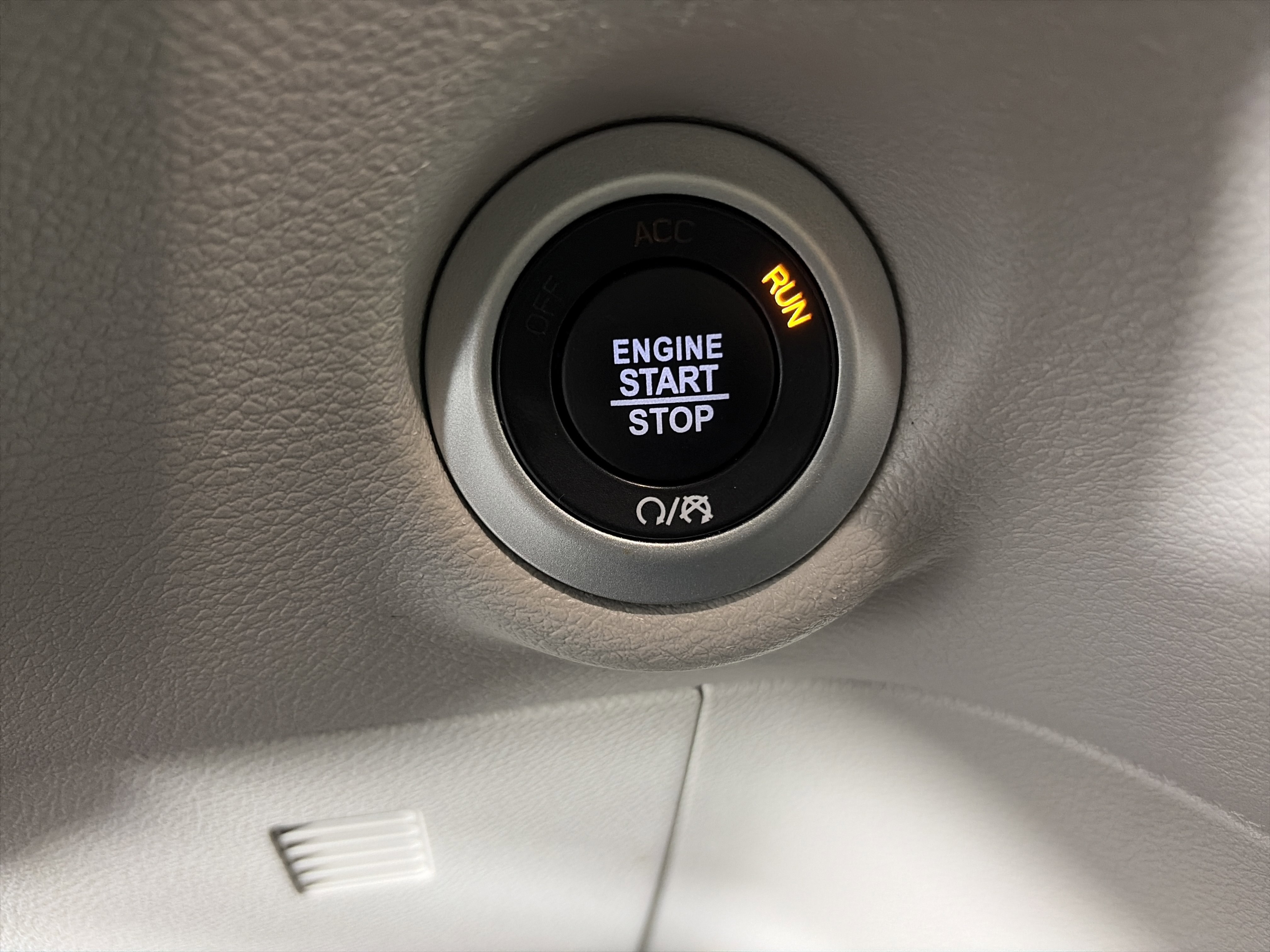 Used 2024 Chrysler Pacifica Touring-L image 28