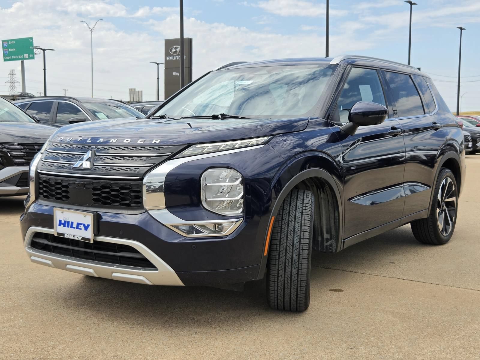 Used 2022 Mitsubishi Outlander SEL FWD image 2