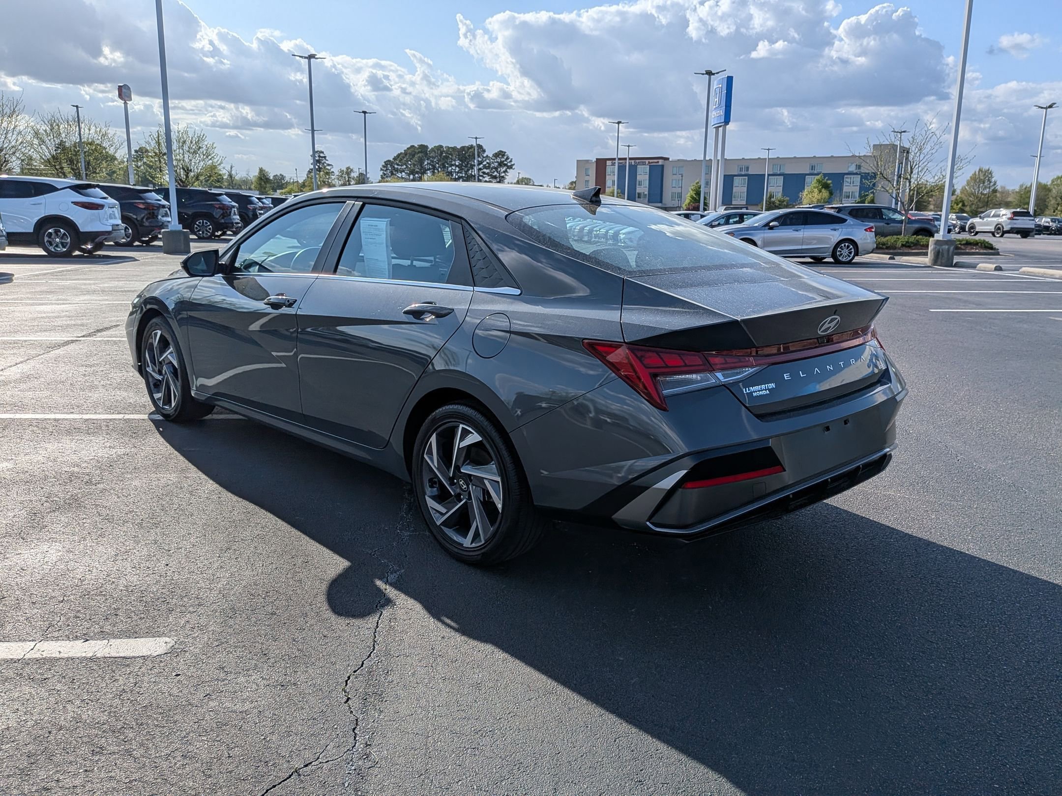 Used 2025 Hyundai Elantra Limited image 5