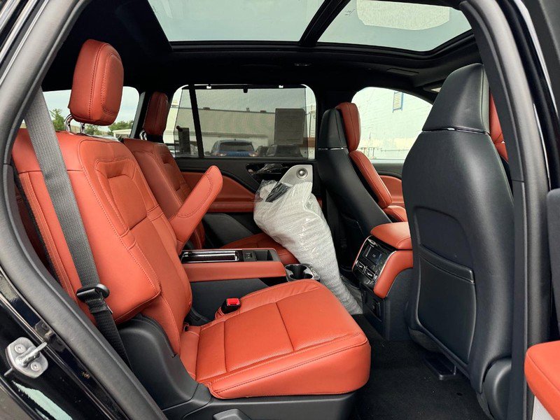 New 2025 Lincoln Aviator Reserve w/ Equipment Group 201A image 13