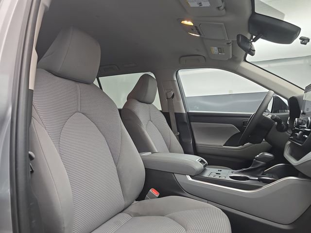 Used 2024 Toyota Highlander LE image 46