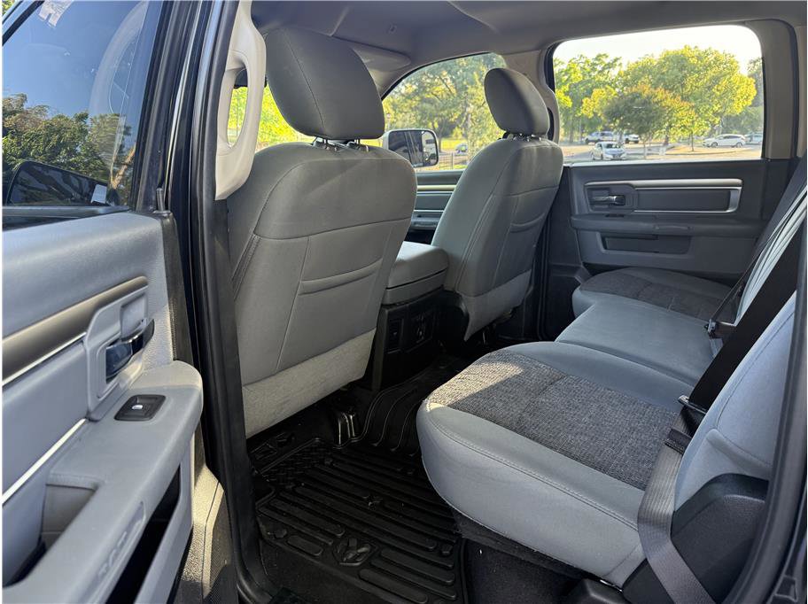 Used 2018 RAM 1500 SLT AWD/4WD image 12