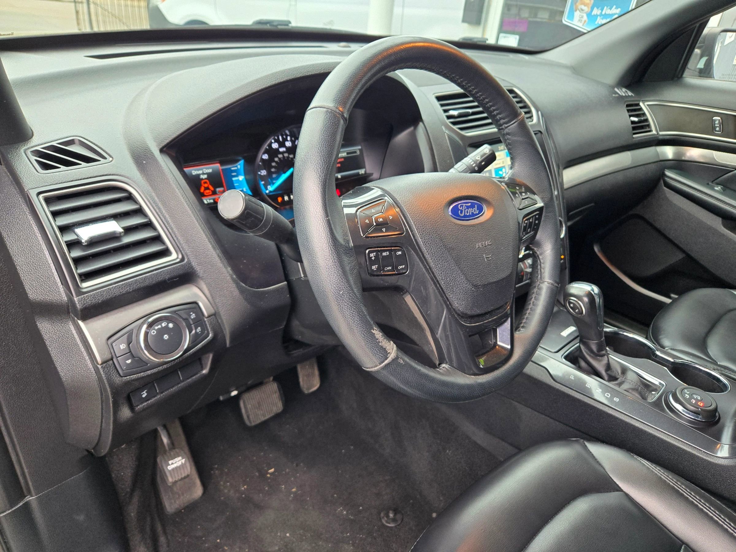 Used 2019 Ford Explorer XLT w/ Equipment Group 202A AWD/4WD image 38
