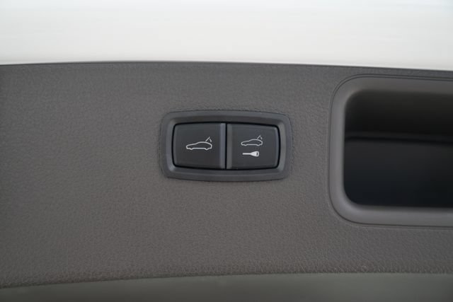 Certified 2026 Porsche Macan AWD/4WD image 17