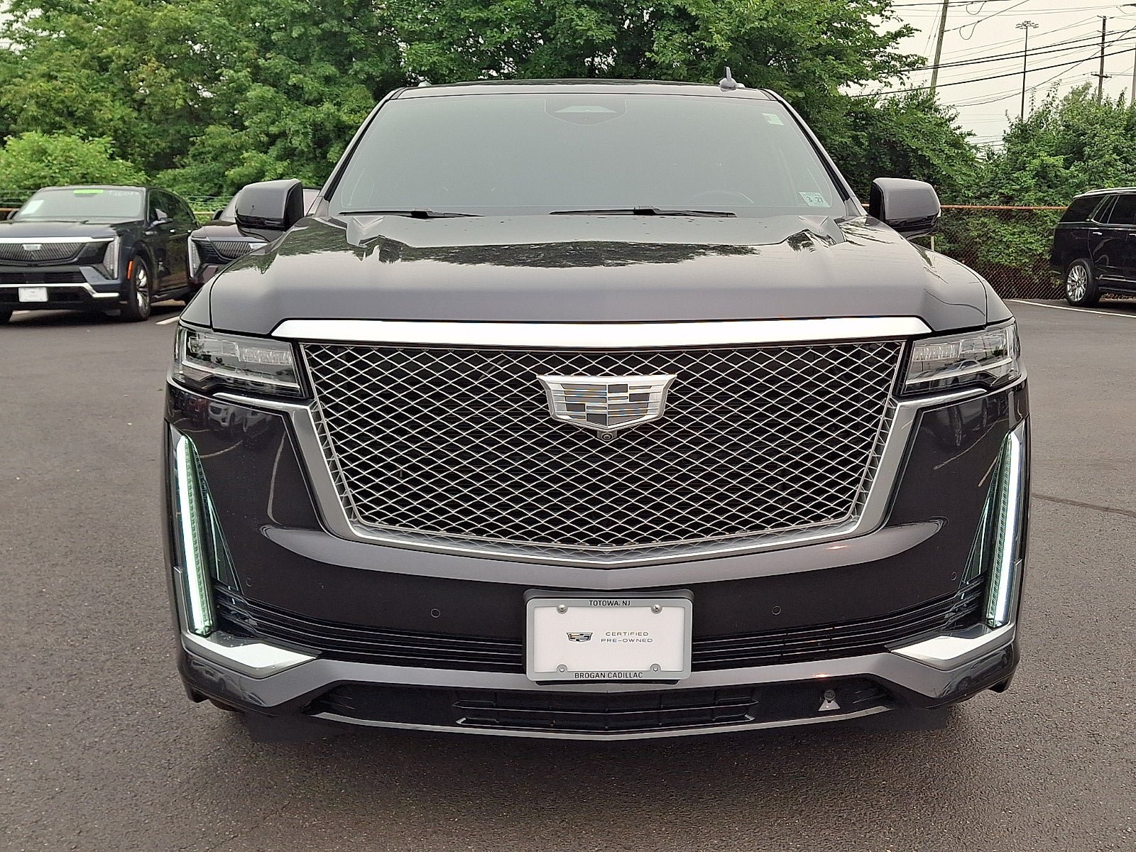 Certified 2022 Cadillac Escalade Premium Luxury Platinum w/ Heavy-Duty Trailer Package AWD/4WD image 8