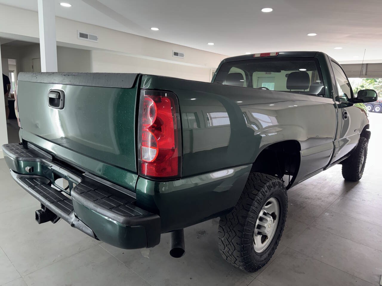 Used 2006 Chevrolet Silverado 2500 W/T w/ Snow Plow Prep Package AWD/4WD image 10