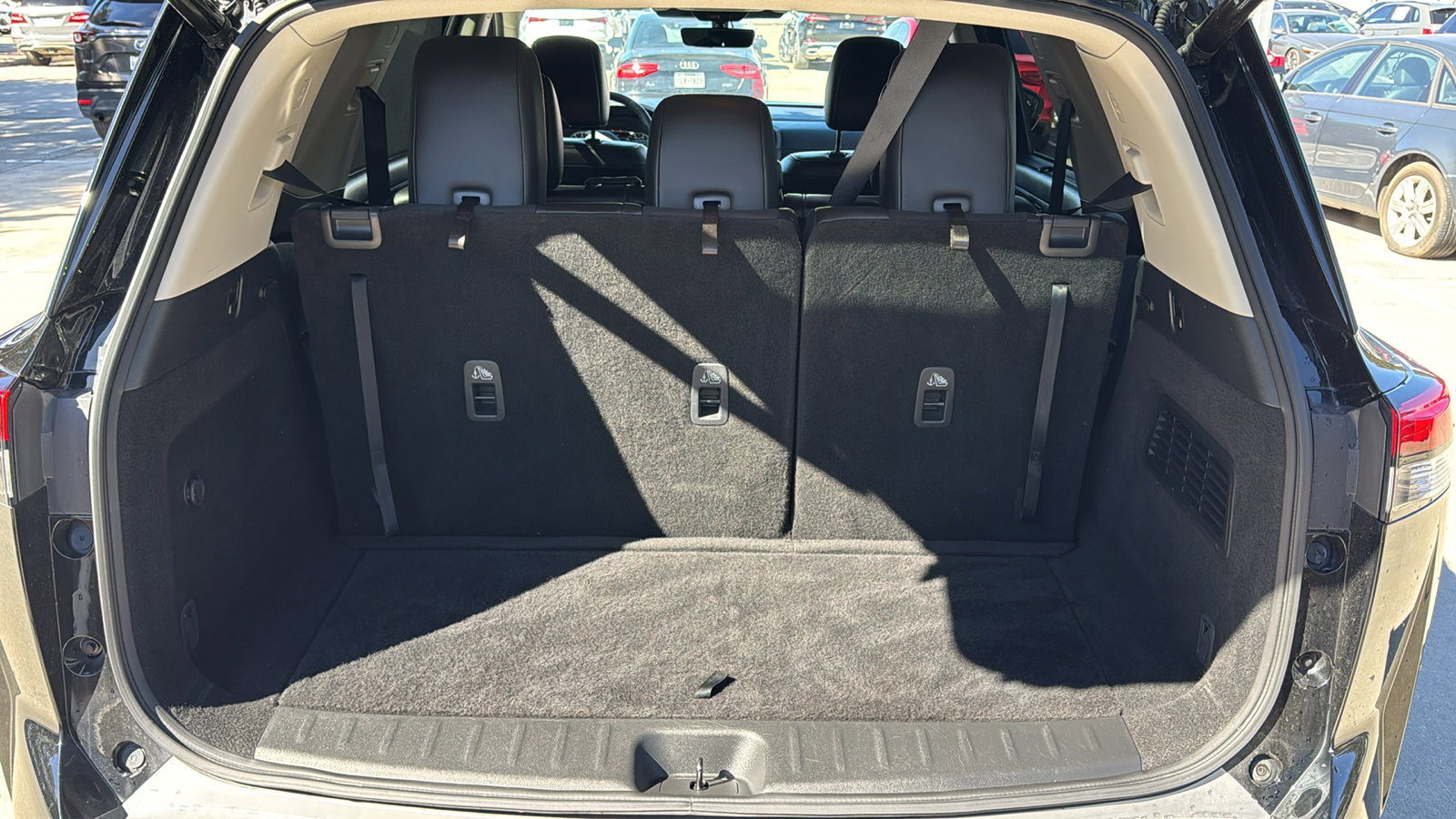 Used 2023 Nissan Pathfinder SL w/ Black Appearance Package image 25