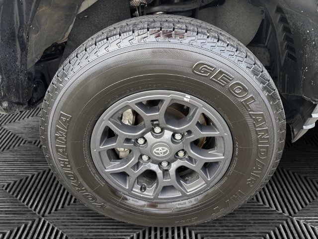 Used 2022 Toyota Tacoma SR AWD/4WD image 14