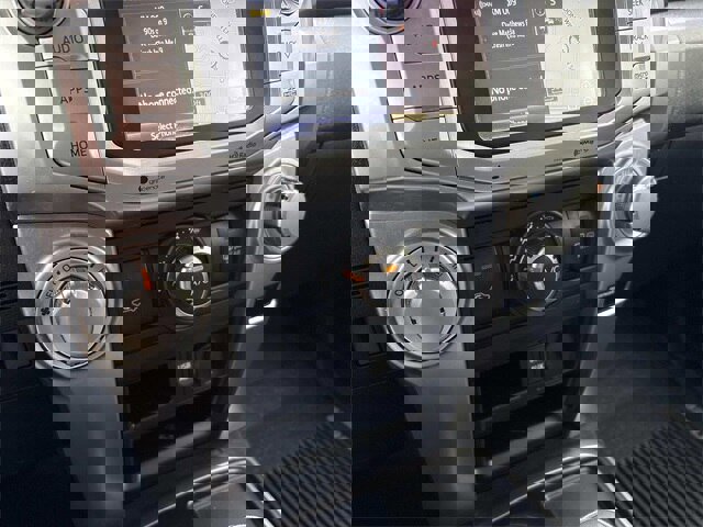 Used 2019 Toyota 4Runner SR5 w/ Four Season Floor Mat Package image 33