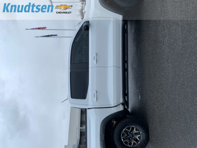 Used 2025 Chevrolet Colorado ZR2 w/ Technology Package image 8