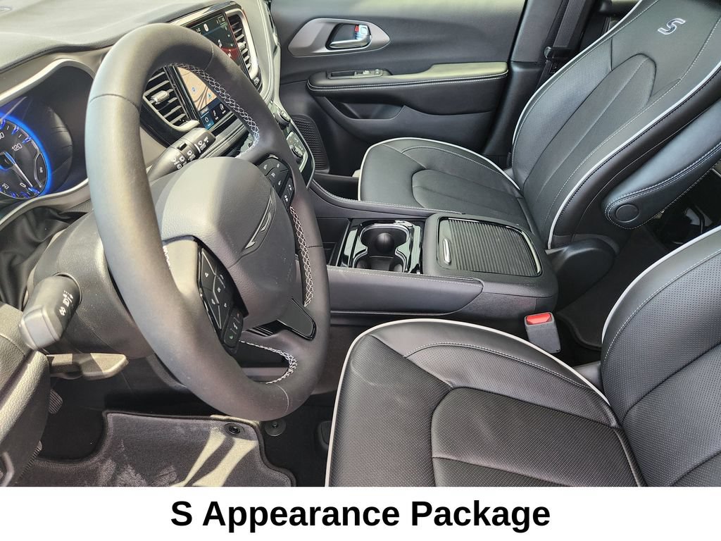 New 2027 Chrysler Pacifica Limited w/ Family Tech Group FWD image 11