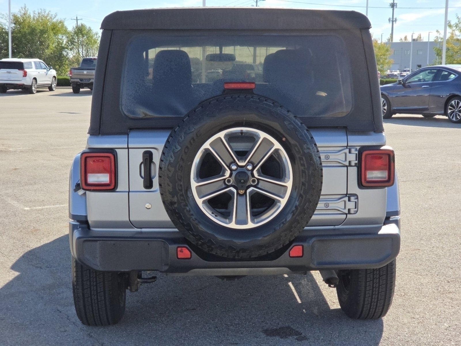 Used 2018 Jeep Wrangler Unlimited Sahara image 16