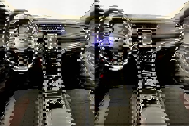 New 2025 Jeep Grand Cherokee Altitude image 6