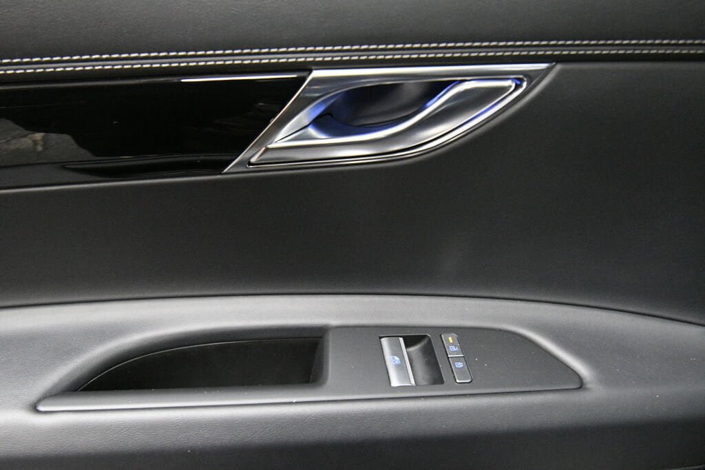 Used 2025 Genesis GV80 2.5T Standard AWD/4WD image 23
