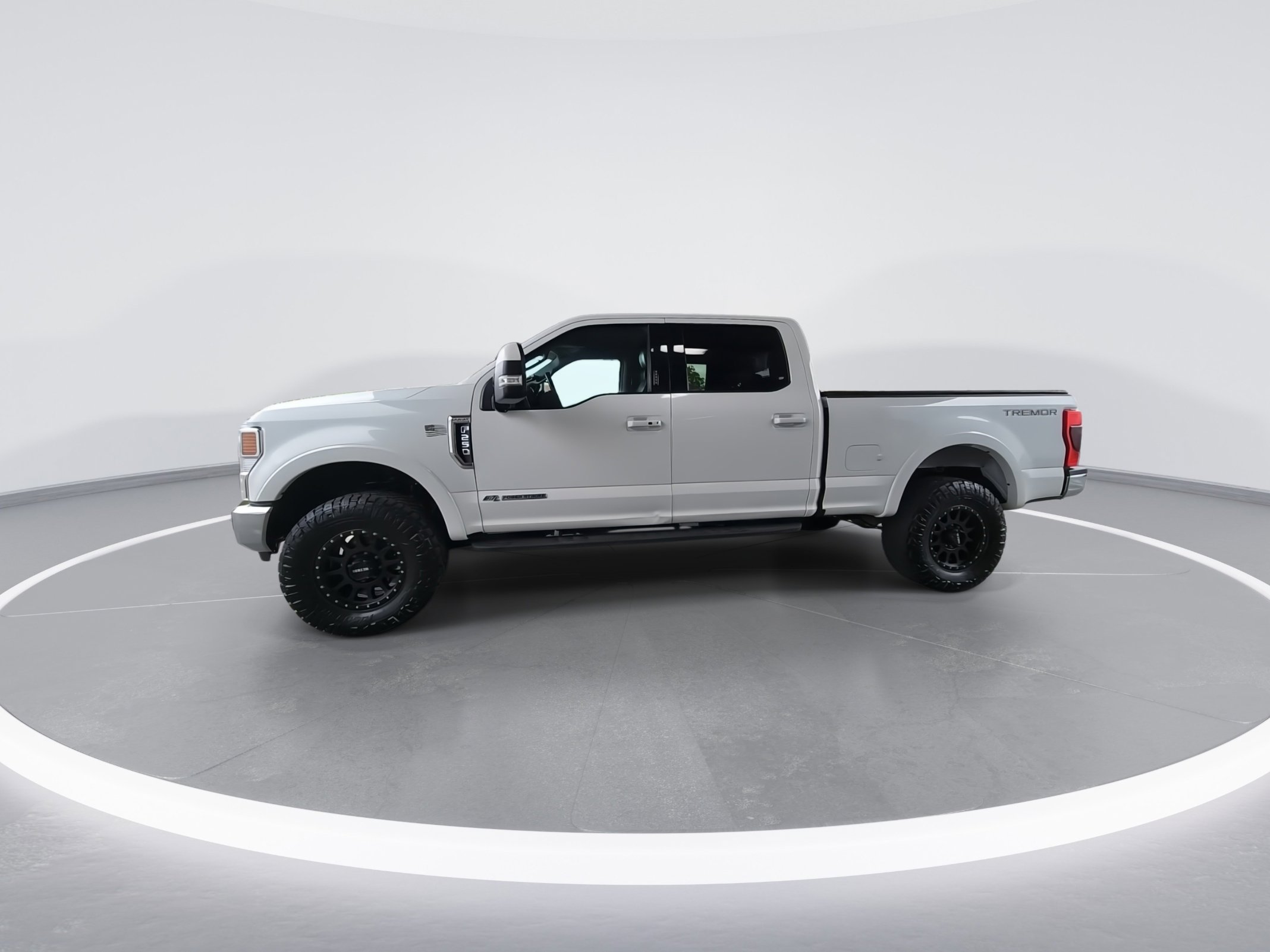 Used 2021 Ford F250 Lariat w/ Tremor Off-Road Package image 4