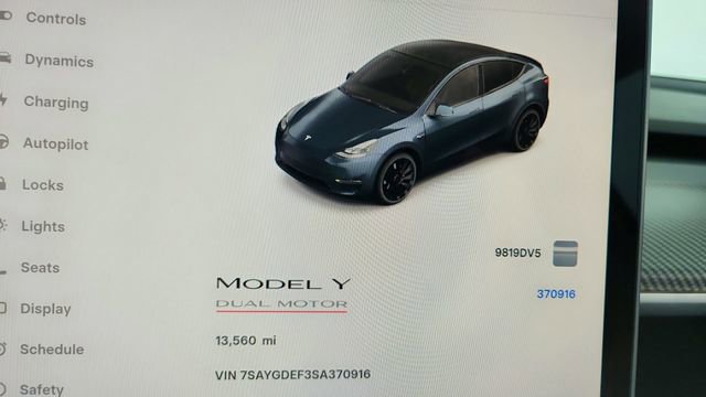 Used 2025 Tesla Model Y Performance image 38